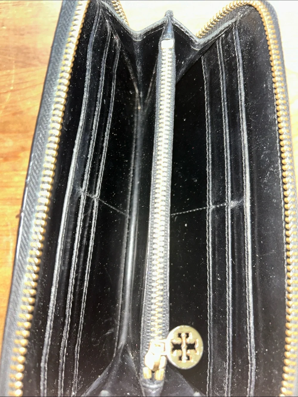 Tory Burch Black Patent Leather Embossed Logo Zip Around Continental Wallet